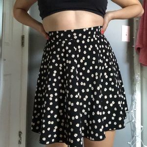 black and white daisy skater skirt small